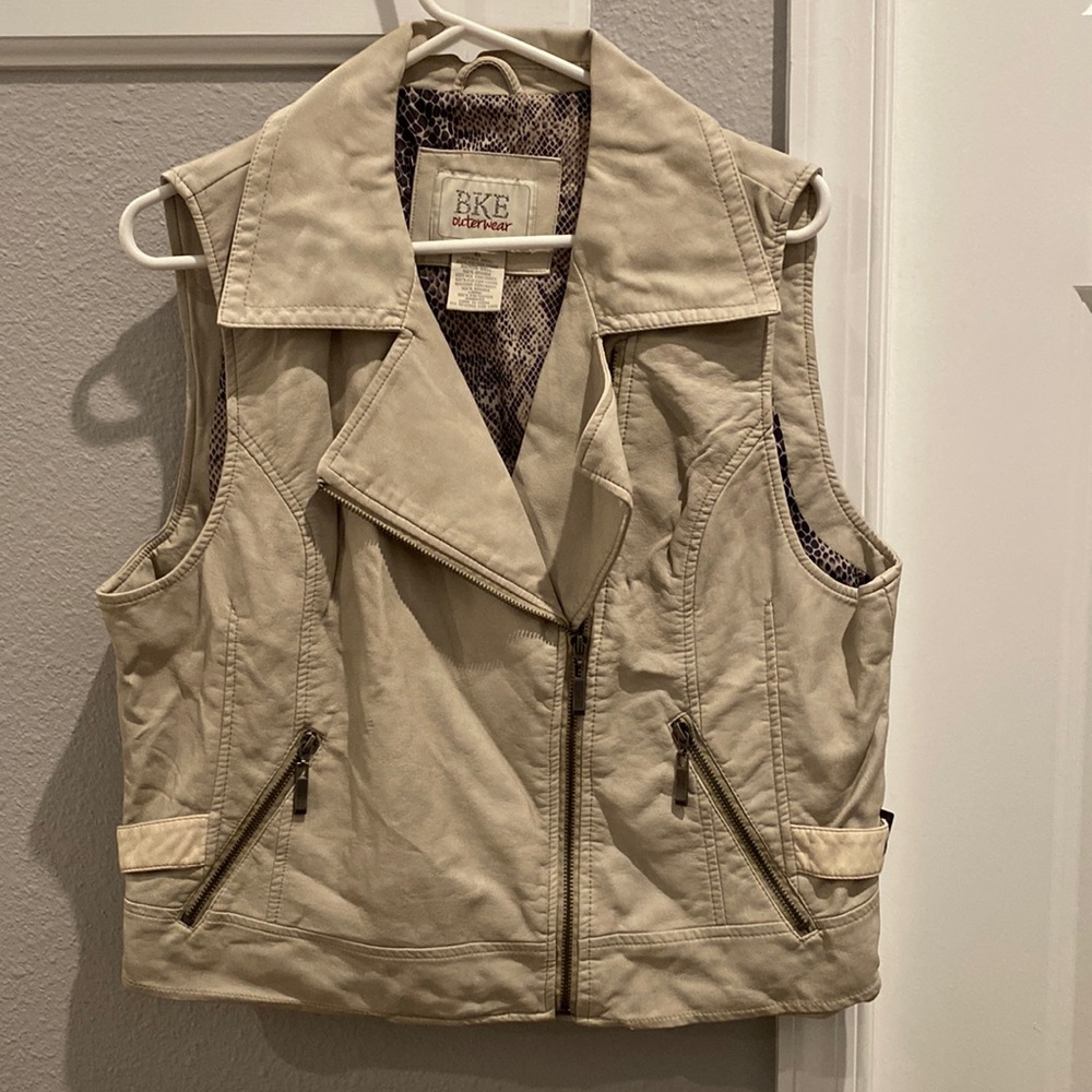 Womens BKE zip up vest